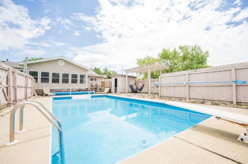 332 12 St, Plainwell MI 49080-1117 exterior