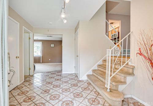 2 Julie Dr, Edison NJ  08820-1129 exterior