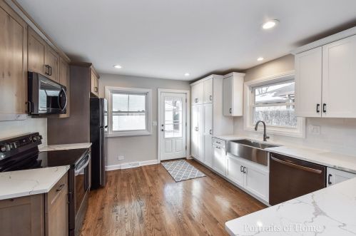 818 Saylor Ave, Elmhurst IL 60126-3827 exterior