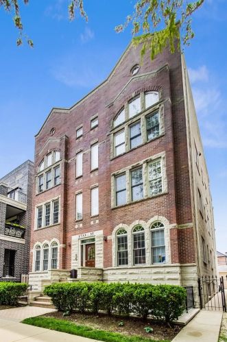 1733 Roscoe St, Chicago IL 60657-1061 exterior