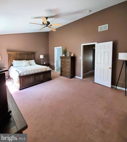 52 Steeplechase Cir, Chester PA 19014-1463 exterior