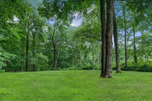 21 Creemer Rd, Armonk, NY 10504-2403