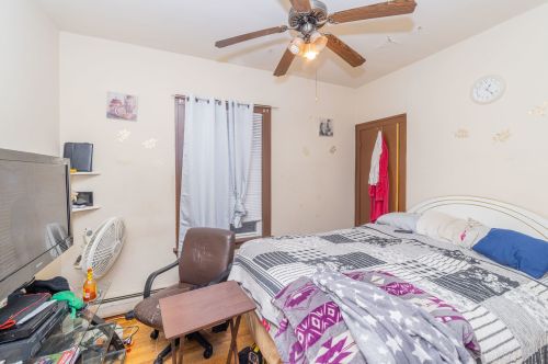 6048 Artesian Ave, Chicago IL 60659-2831 exterior