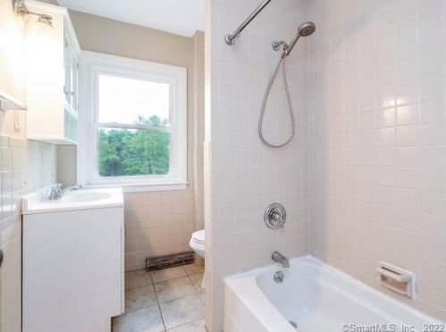 198 Elm St, Wallingford CT 06492-3229 exterior