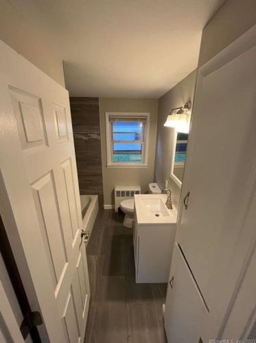 168 Spg St, Windsor Locks CT 06096-1724 exterior