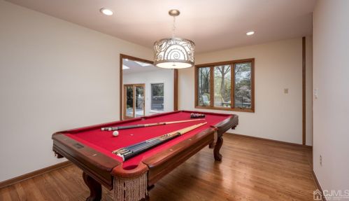 55 Oliver Ave, Edison NJ 08820-3122 exterior