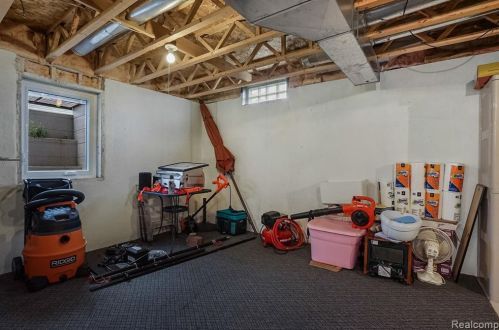 823 Cyn Crk Dr, Holly MI 48442-1560 exterior