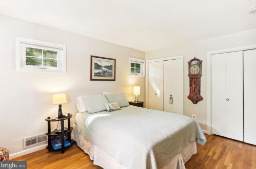 18052 Ml Crk Dr, Rockville MD 20855-1000 exterior