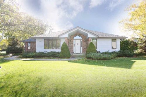 3559 Grand Meadows Dr, Appleton, WI 54914-8887