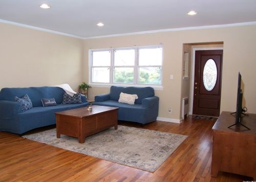 152 Saddle Rock Rd, Valley Stream, NY 11581-2546