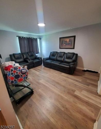 253 Grand Ave, Camden NJ 08105-2151 exterior