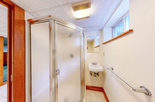 293 Doyle Ave, Providence RI 02906-3354 exterior