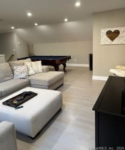 14 Appletree Ln, Norwalk CT 06850-1000 exterior