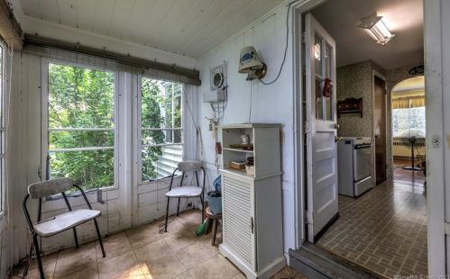 76 Holly St, Milford CT 06460-5107 exterior