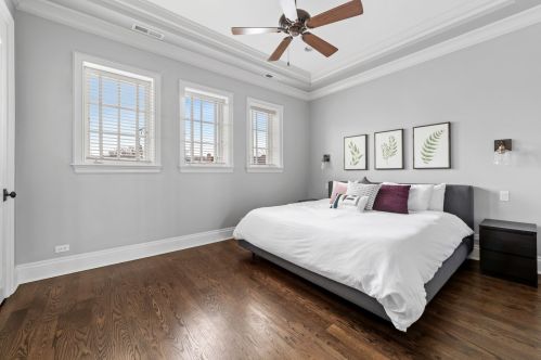 2111 Grace St, Chicago IL 60618-4901 exterior