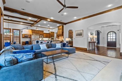 6806 Desco Dr, Dallas, TX 75225-2705