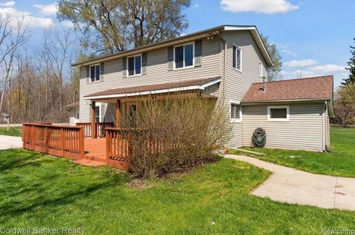 1787 Sashabaw Rd, Brandon MI  48462-9163 exterior