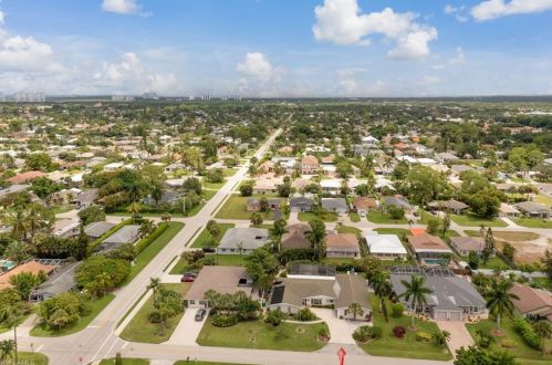 805 97 Ave, Naples FL 34108-2284 exterior