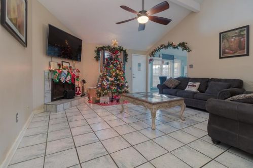 7002 Foxvalley Ln, Humble TX exterior