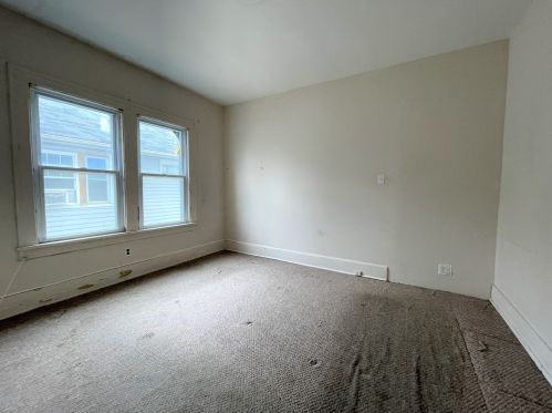 904 Hickory St, Waukegan IL 60085-1939 exterior