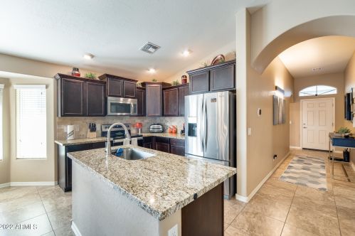 5623 27 Dr, Phoenix AZ 85053-1725 exterior