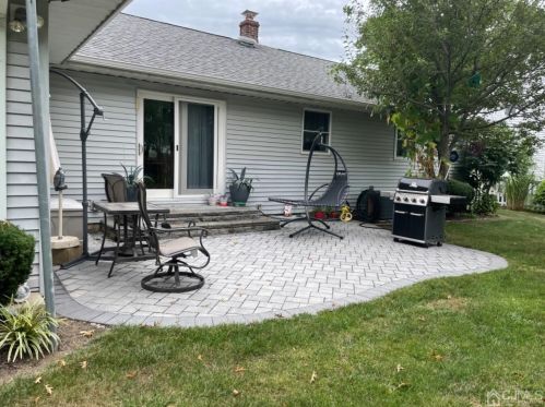 44 Paul St, Edison, NJ 08817-4309