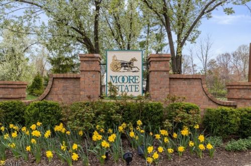 22 Davenport Pl, Morristown NJ 07960-6572 exterior