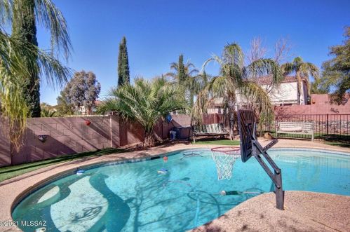 7486 Giachery Ave, Tucson, AZ 85747-5613