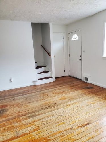 80 Middle Tpke, Manchester CT 06040-4209 exterior