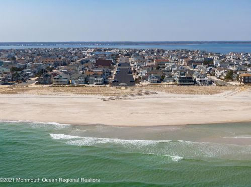 23 New York Ave, Lavallette NJ 08735-2537 exterior