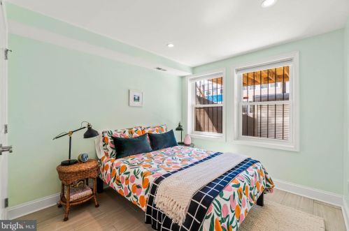 1265 Owen Pl, Washington DC 20002-2807 exterior