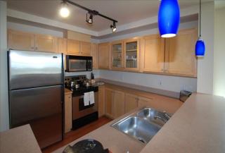 215 1st Ave, Seattle WA  98119-4802 exterior