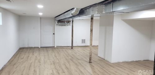 135 Cooper Ave, Iselin NJ 08830-2003 exterior