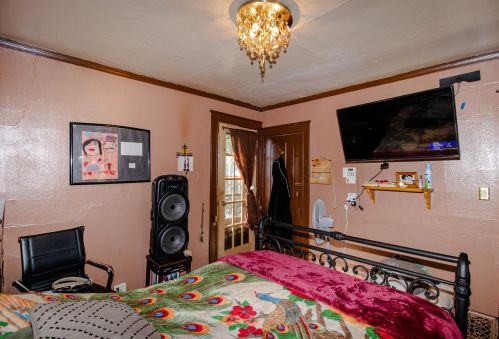 1261 36, Milwaukee WI 53215-1437 exterior