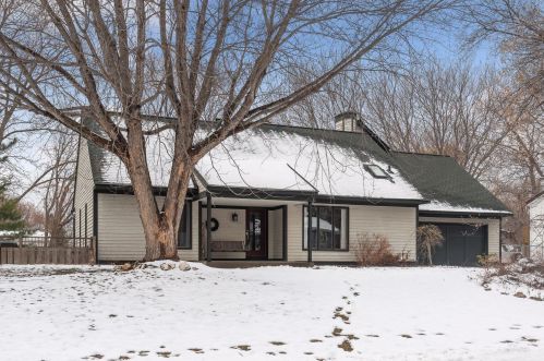 1735 Perkins Ln, Maple Plain, MN 55359-9645
