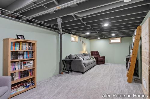 4041 Lester Dr, Grand Rapids MI 49525-1455 exterior