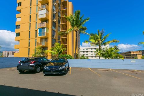 3045 Ala Napuaa Pl, Honolulu HI 96818-2792 exterior