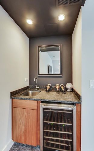 3831 Ravenswood Ave, Chicago IL 60613-2419 exterior