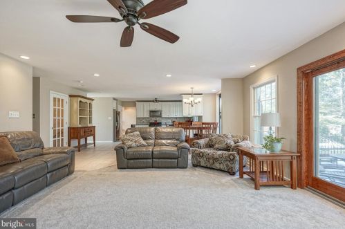 317 Kraft Ct, Camden NJ 08107-1075 exterior