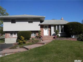 7 Roxbury Dr, Commack, NY 11725-1322