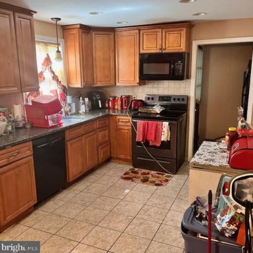 1557 Riv Dr, Camden NJ 08110-2919 exterior