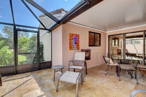 82 Hampshire Ln, Boynton Beach FL 33436-7414 exterior