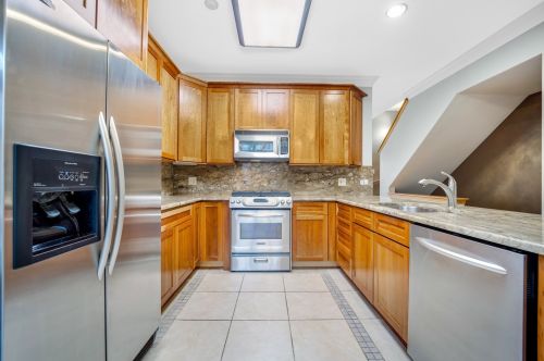 253 Goethe St, Chicago IL 60610-1803 exterior