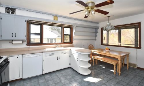 4902 Kinnickinnic Riv Pkwy, Milwaukee WI 53219-3277 exterior