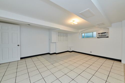 6635 Campbell Ave, Chicago IL 60645-5018 exterior