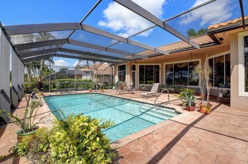 8048 Desmond Dr, Boynton Beach FL 33472-5013 exterior