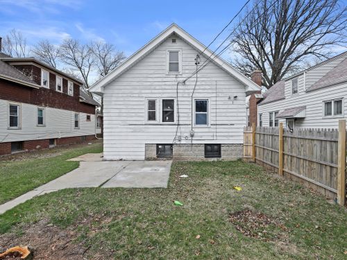 4866 37th St, Milwaukee WI  53221-2570 exterior