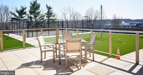 250 Reynolds St, Alexandria VA  22304-4437 exterior