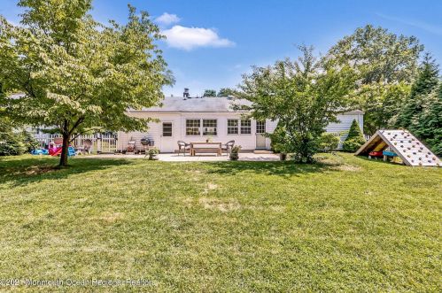 182 Beechwood Dr, Red Bank NJ 07702 exterior