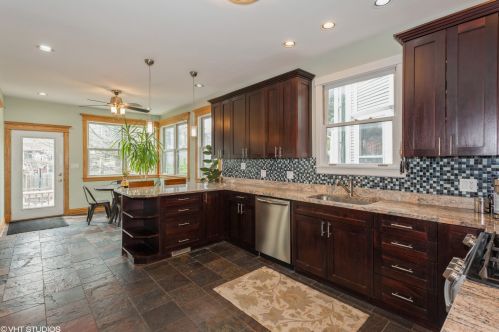 5210 Magnolia Ave, Chicago IL 60660-1405 exterior